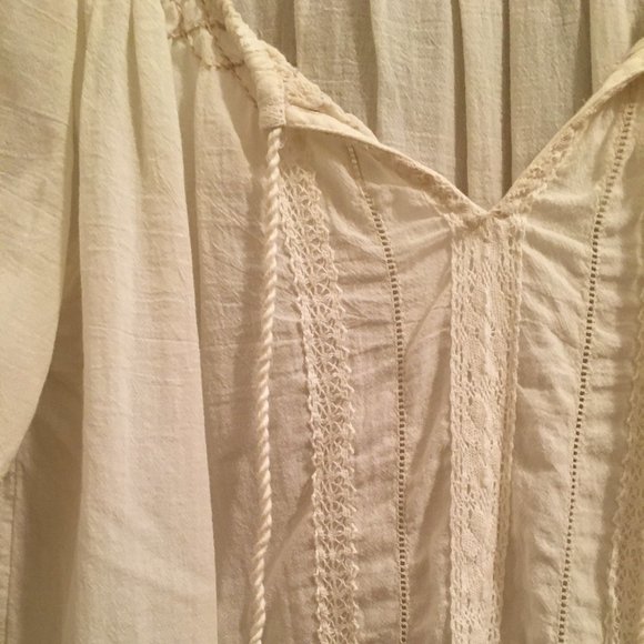 White abercrombie & fitch top - Picture 3 of 4